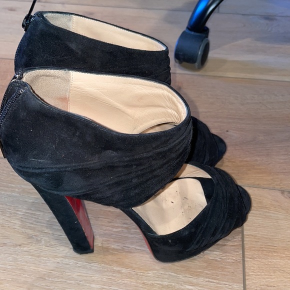 Suede Christian Loubotin Shoes size 39.5. - Picture 5 of 6